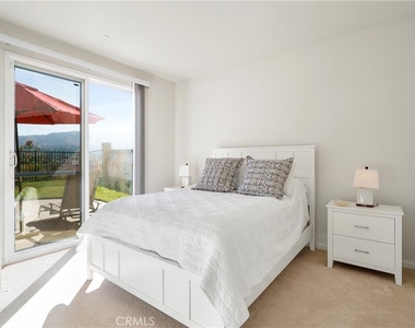 3126 Vista Terrace - Photo Thumbnail 17