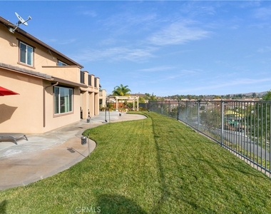 3126 Vista Terrace - Photo Thumbnail 34