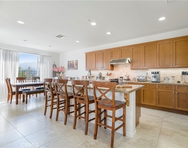 3126 Vista Terrace - Photo Thumbnail 5