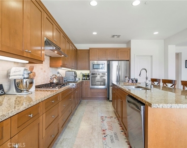 3126 Vista Terrace - Photo Thumbnail 7
