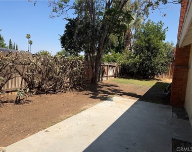 3385 Valencia Hill - Photo Thumbnail 15