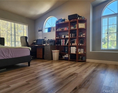 412 Bristol Way - Photo Thumbnail 1