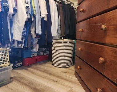 412 Bristol Way - Photo Thumbnail 3