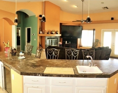7518 Redwood - Photo Thumbnail 9