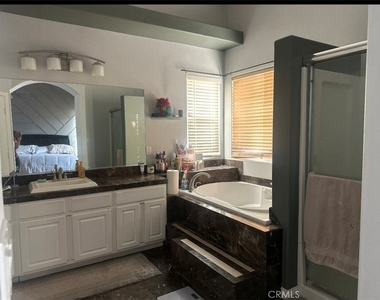 7518 Redwood - Photo Thumbnail 14
