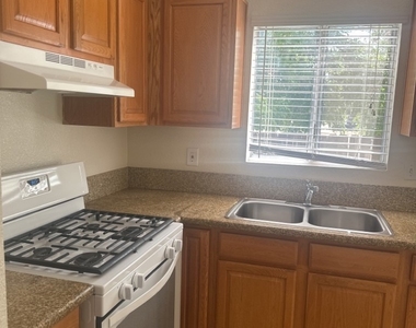 16784 Sultana Street - Photo Thumbnail 6
