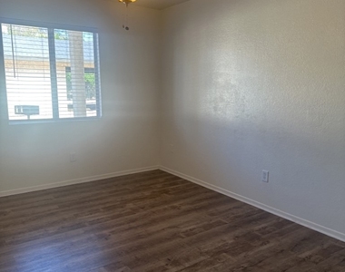 16784 Sultana Street - Photo Thumbnail 11