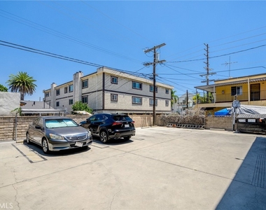 6406 Denny Avenue - Photo Thumbnail 15
