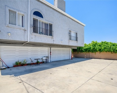 6406 Denny Avenue - Photo Thumbnail 16