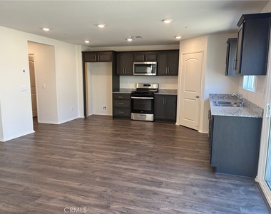 14059 Shayna Street - Photo Thumbnail 4