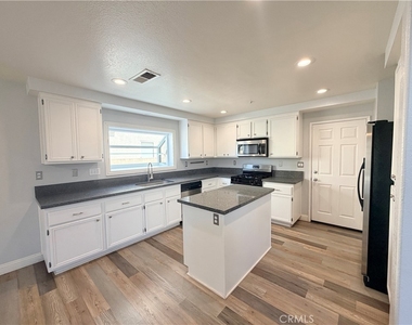 15096 Fox Ridge Drive - Photo Thumbnail 12
