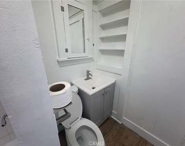 950 S New Hampshire Ave - Photo Thumbnail 6