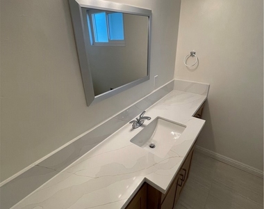 5716 Sultana Avenue - Photo Thumbnail 9