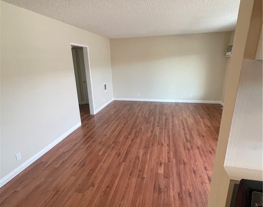 5716 Sultana Avenue - Photo Thumbnail 3