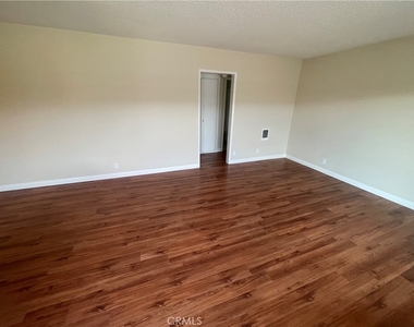 5716 Sultana Avenue - Photo Thumbnail 2