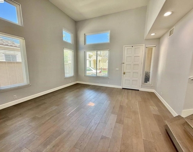 4238 Diavila Ave - Photo Thumbnail 6