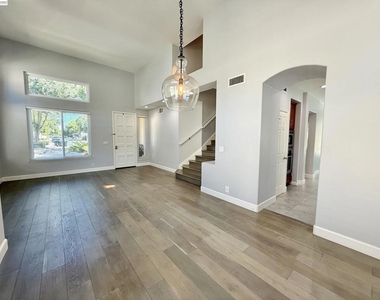4238 Diavila Ave - Photo Thumbnail 9