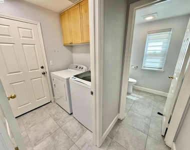 4238 Diavila Ave - Photo Thumbnail 26