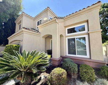 4238 Diavila Ave - Photo Thumbnail 3