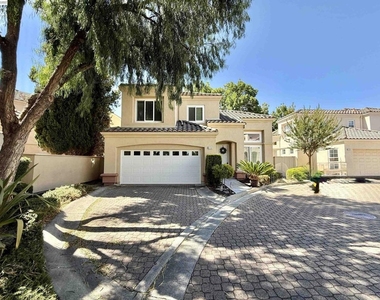 4238 Diavila Ave - Photo Thumbnail 1