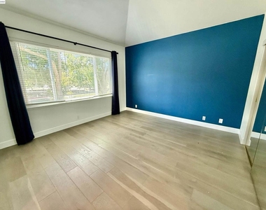 4238 Diavila Ave - Photo Thumbnail 39