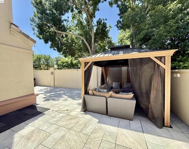 4238 Diavila Ave - Photo Thumbnail 48