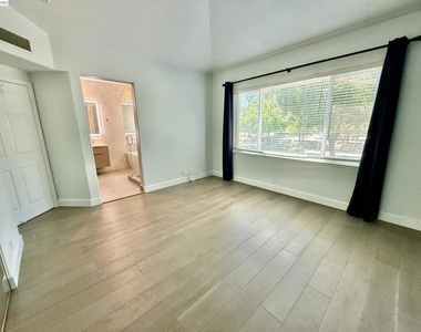 4238 Diavila Ave - Photo Thumbnail 40