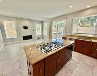 4238 Diavila Ave - Photo Thumbnail 15