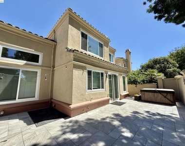 4238 Diavila Ave - Photo Thumbnail 46
