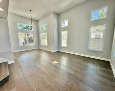 4238 Diavila Ave - Photo Thumbnail 4