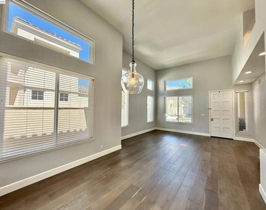 4238 Diavila Ave - Photo Thumbnail 10