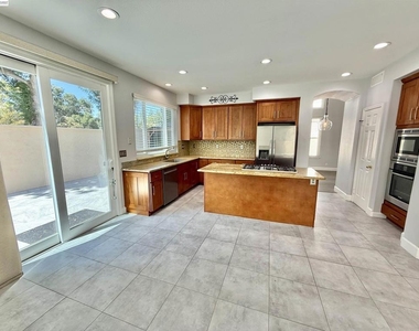 4238 Diavila Ave - Photo Thumbnail 22