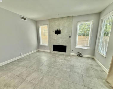 4238 Diavila Ave - Photo Thumbnail 19