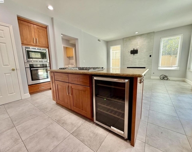 4238 Diavila Ave - Photo Thumbnail 16