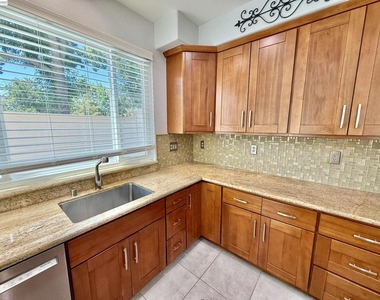 4238 Diavila Ave - Photo Thumbnail 18