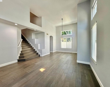 4238 Diavila Ave - Photo Thumbnail 8