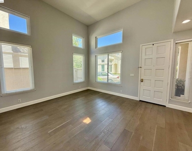 4238 Diavila Ave - Photo Thumbnail 5