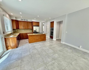 4238 Diavila Ave - Photo Thumbnail 23