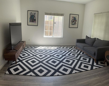 43572 Bryant St - Photo Thumbnail 3
