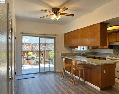 43572 Bryant St - Photo Thumbnail 12