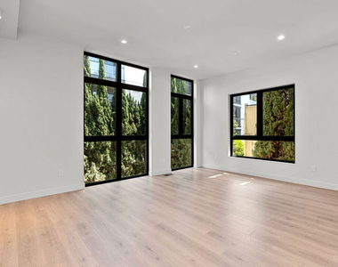 428 Arnaz Drive - Photo Thumbnail 9