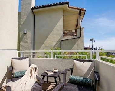 1430 S Beverly Glen Boulevard - Photo Thumbnail 14