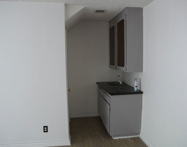912 Hilldale - Photo Thumbnail 6