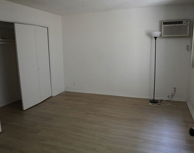 912 Hilldale - Photo Thumbnail 11