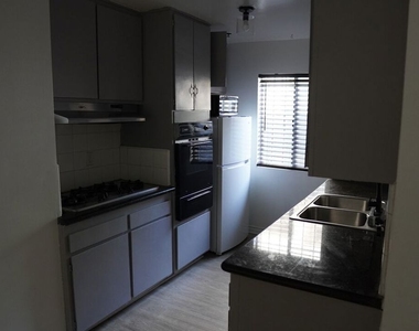 912 Hilldale - Photo Thumbnail 4
