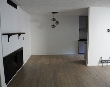 912 Hilldale - Photo Thumbnail 3