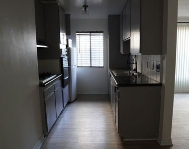 912 Hilldale - Photo Thumbnail 5