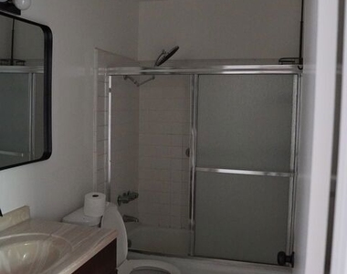 912 Hilldale - Photo Thumbnail 10