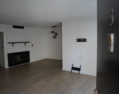 912 Hilldale - Photo Thumbnail 2
