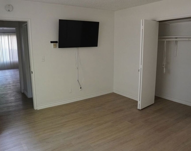 912 Hilldale - Photo Thumbnail 12